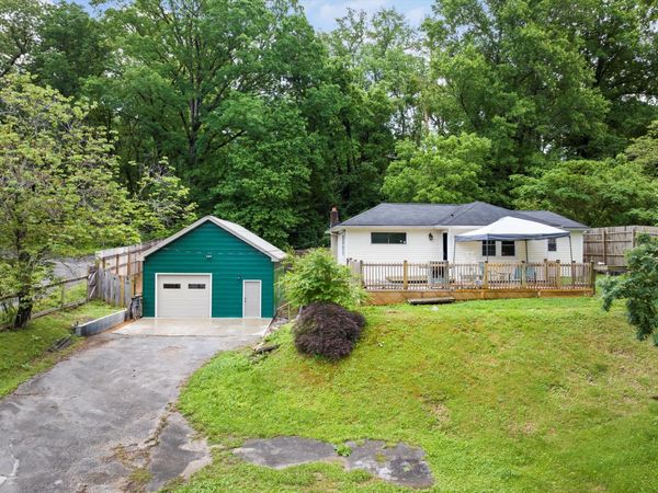 523 Hedgewood Drive, Chattanooga, TN 37405