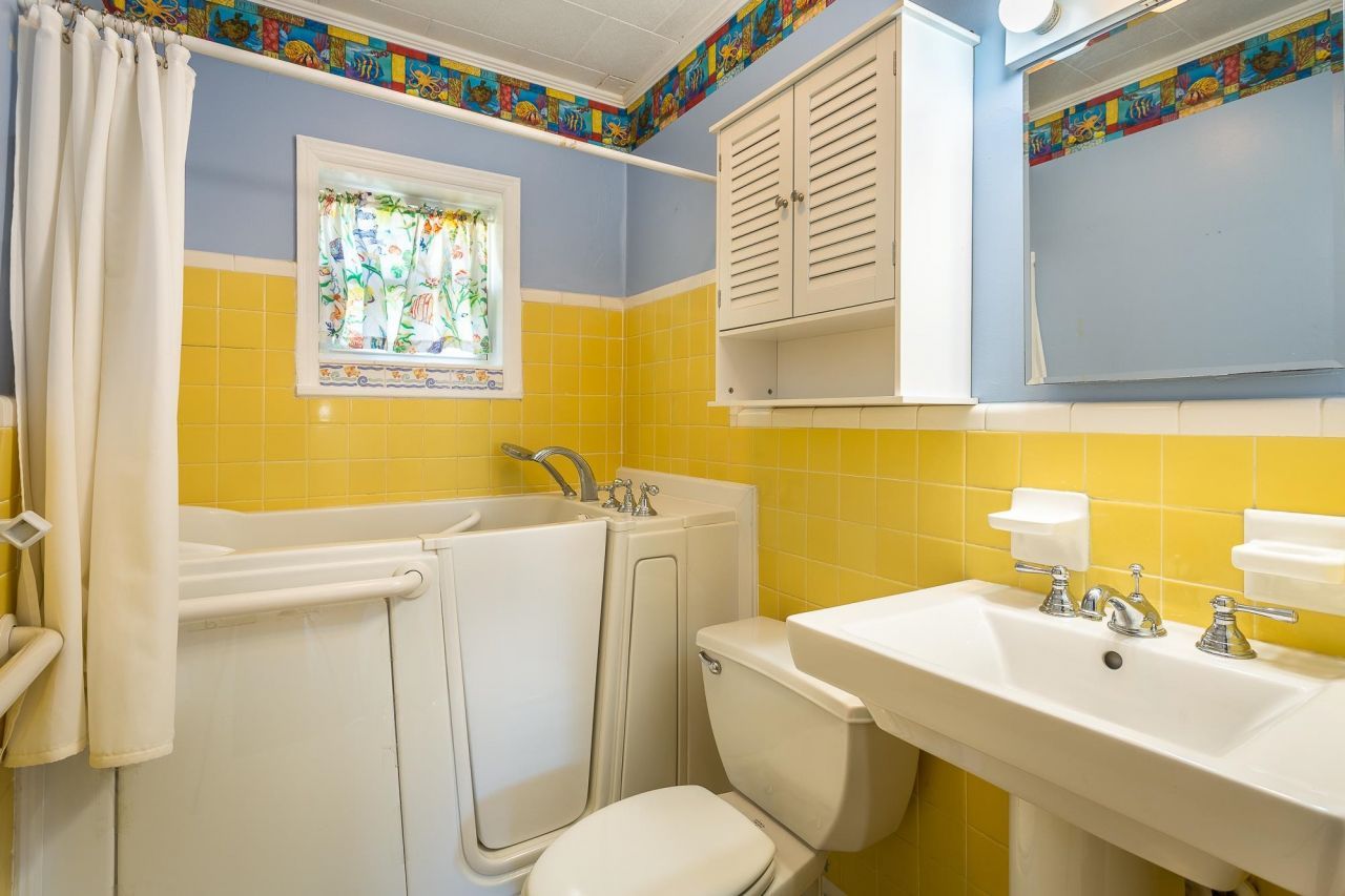 253 Prado Street, Apalachicola, FL 32320 Photo