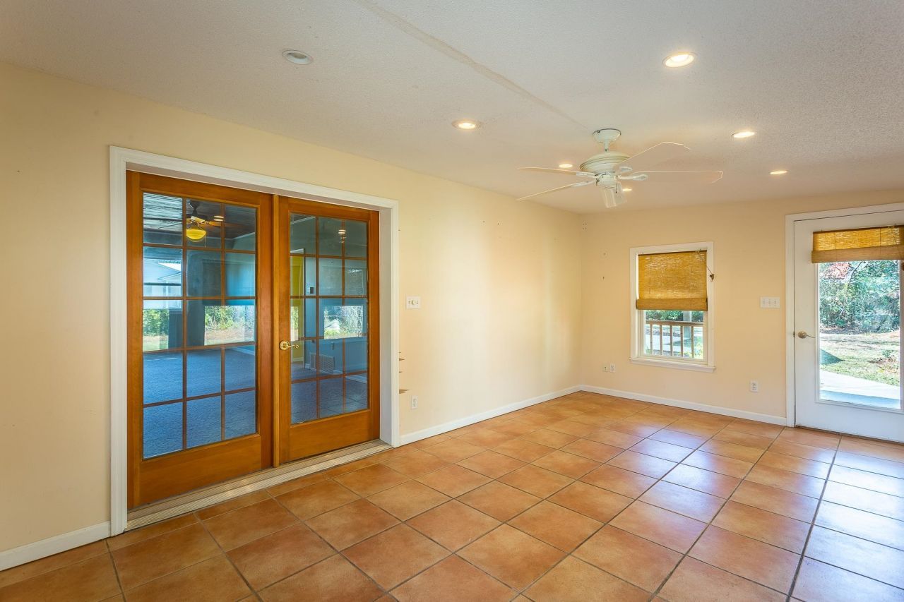 253 Prado Street, Apalachicola, FL 32320 Photo