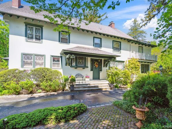 17 The Intervale, Roslyn Estates, NY 11576