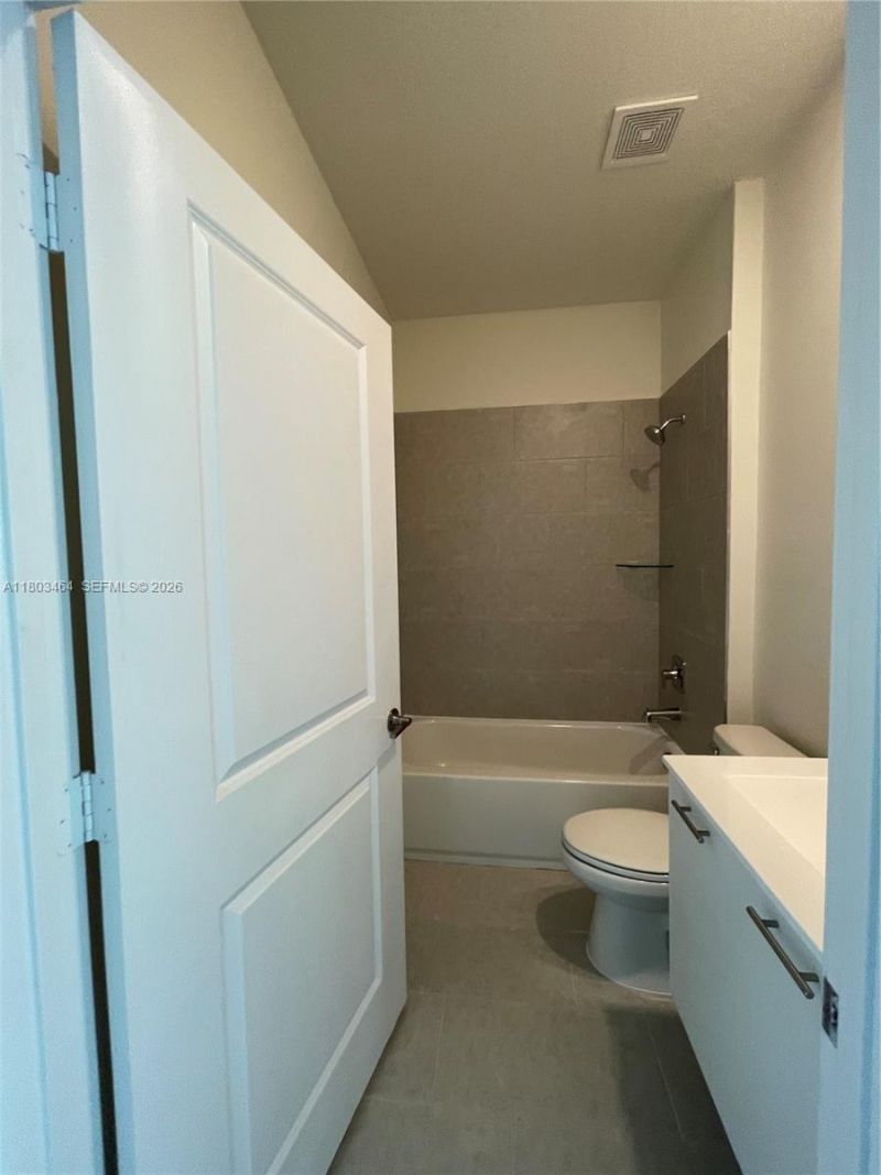 8167 NW 41st St, Unit E-409, Doral, FL 33166 Photo