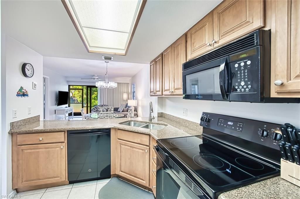 600 Neapolitan Way, Unit 153, Naples, FL 34103 Photo