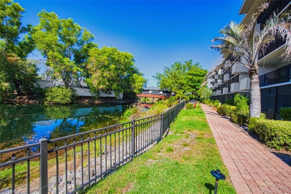 600 Neapolitan Way, Unit 153, Naples, FL 34103 Photo