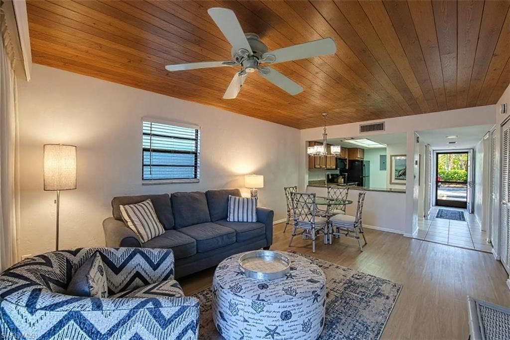 600 Neapolitan Way, Unit 153, Naples, FL 34103 Photo