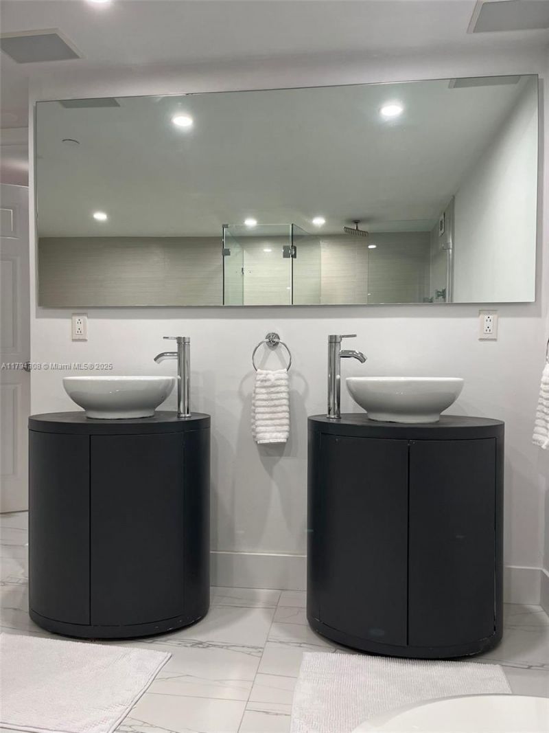 2301 Collins Ave, Unit 326, Miami Beach, FL 33139 Photo