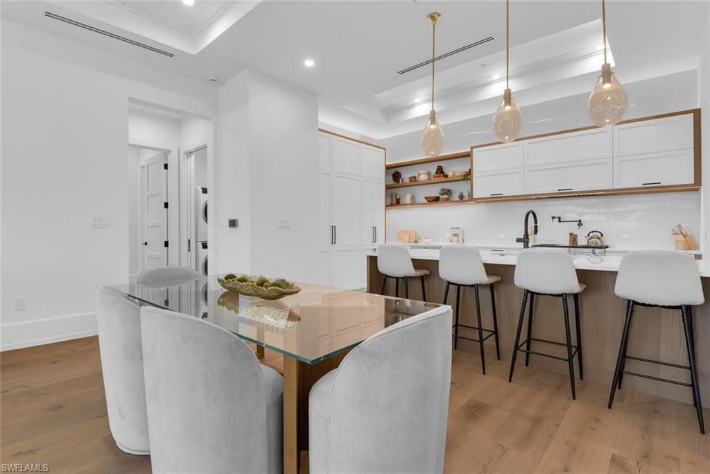 201 8th St S, Unit 208, Naples, FL 34102 Photo