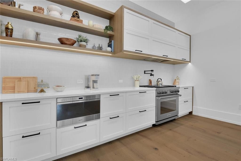 201 8th St S, Unit 208, Naples, FL 34102 Photo