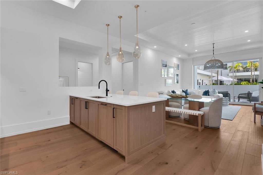 201 8th St S, Unit 208, Naples, FL 34102 Photo