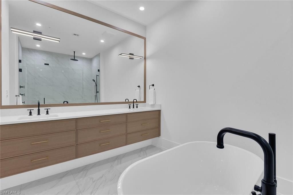 201 8th St S, Unit 208, Naples, FL 34102 Photo