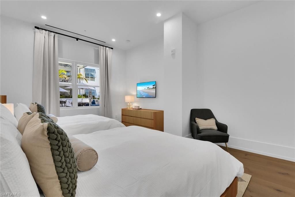 201 8th St S, Unit 208, Naples, FL 34102 Photo