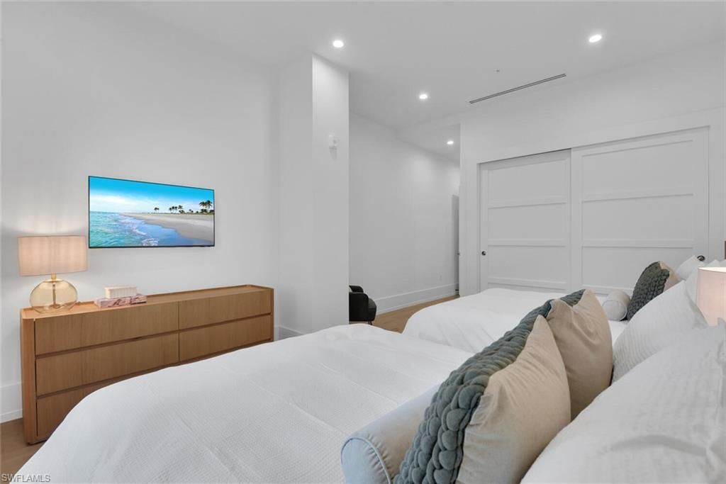 201 8th St S, Unit 208, Naples, FL 34102 Photo