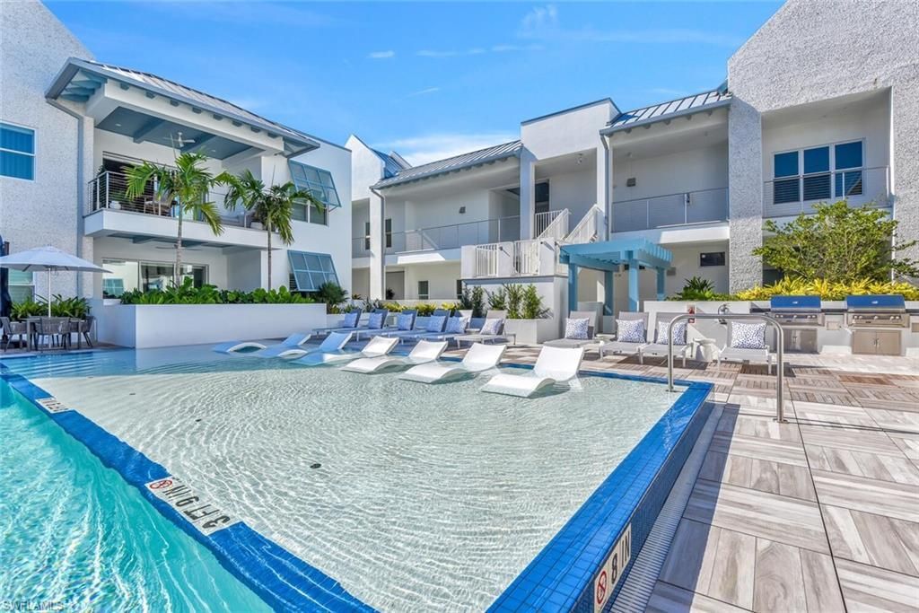 201 8th St S, Unit 208, Naples, FL 34102 Photo