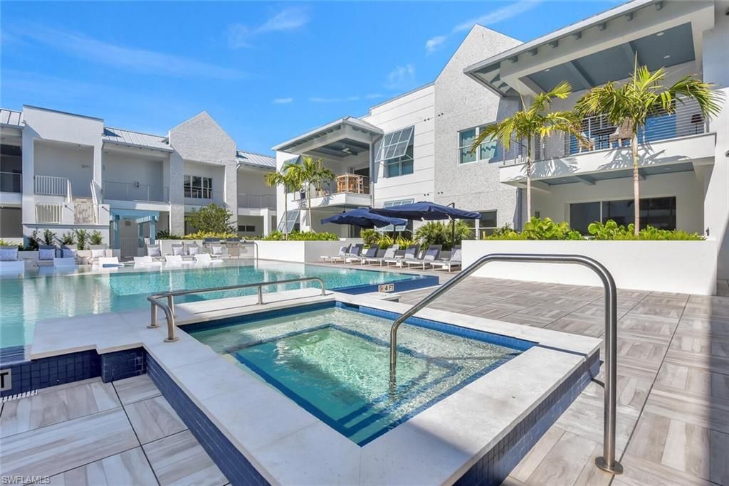 201 8th St S, Unit 208, Naples, FL 34102 Photo