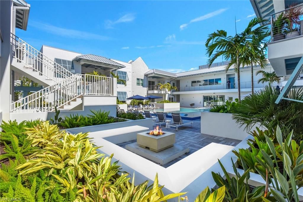 201 8th St S, Unit 208, Naples, FL 34102 Photo