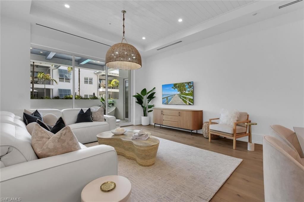 201 8th St S, Unit 208, Naples, FL 34102 Photo