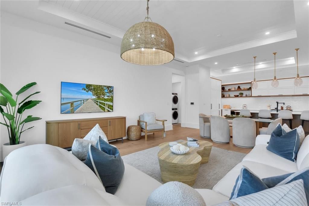 201 8th St S, Unit 208, Naples, FL 34102 Photo