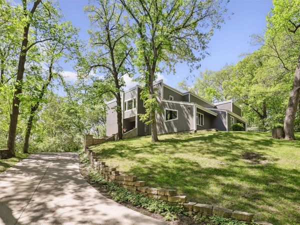 13282 Oak Brook Drive, Urbandale, IA 50323