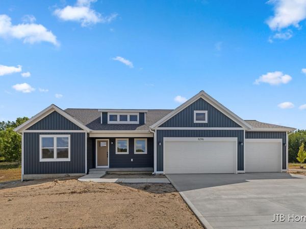 8296 Kettle Oak Drive SE, Alto, MI 49302