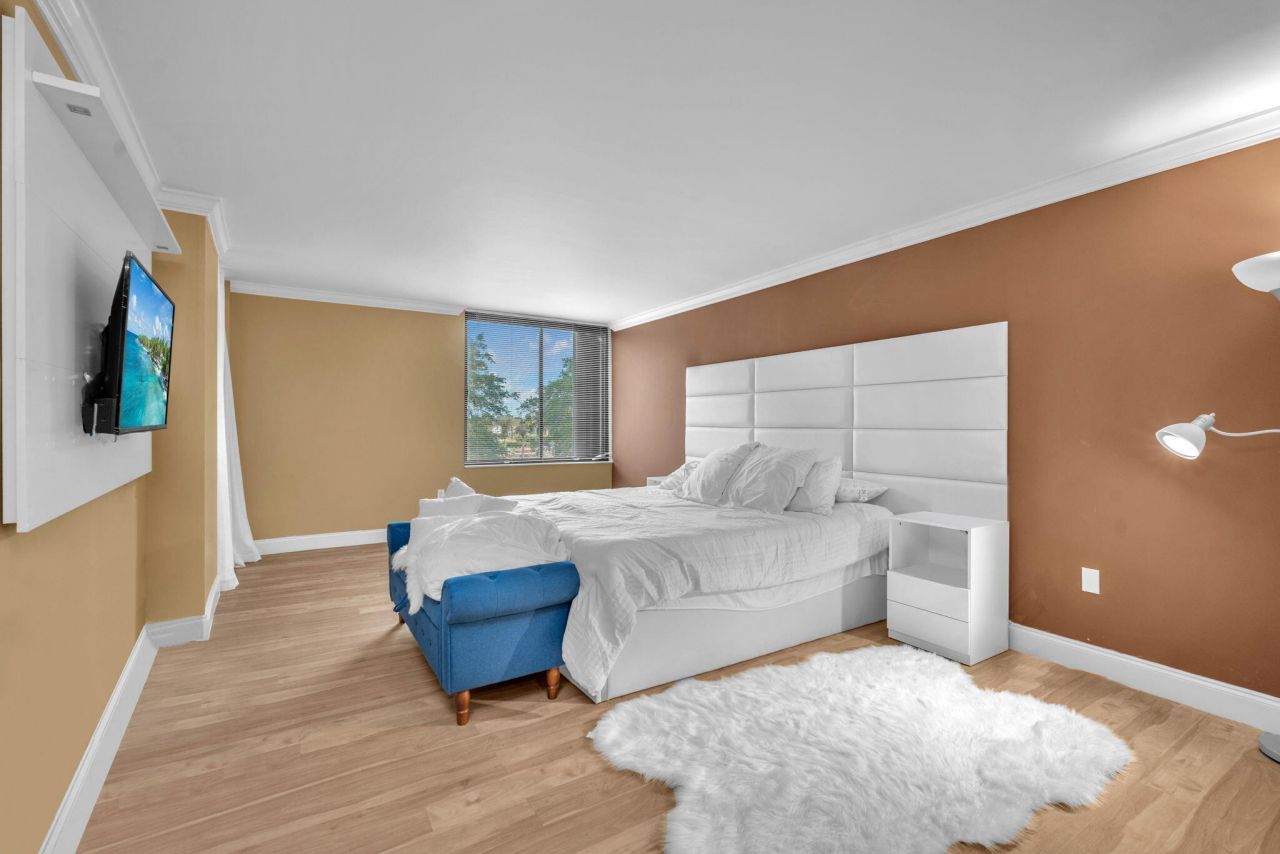 2480 Presidential Way, Unit 303, West Palm Beach, FL 33401 Photo