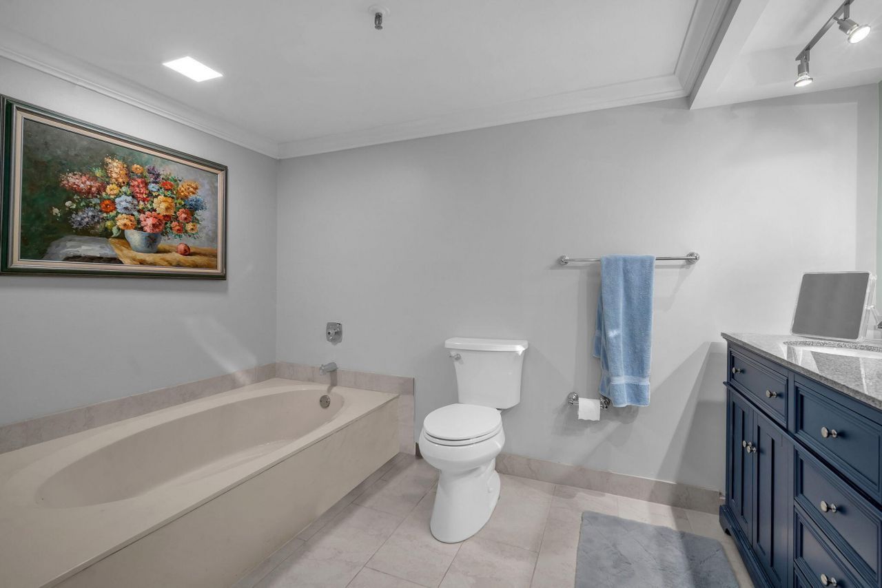 2480 Presidential Way, Unit 303, West Palm Beach, FL 33401 Photo