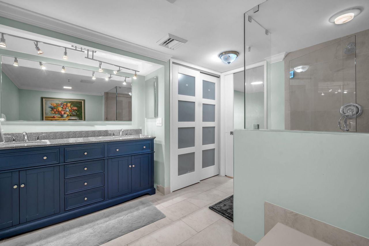 2480 Presidential Way, Unit 303, West Palm Beach, FL 33401 Photo