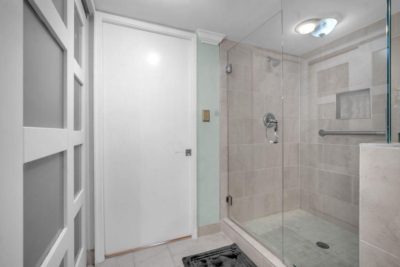 2480 Presidential Way, Unit 303, West Palm Beach, FL 33401 Photo