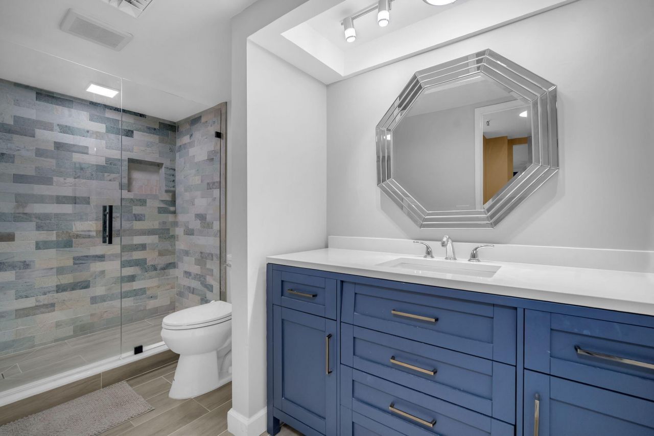 2480 Presidential Way, Unit 303, West Palm Beach, FL 33401 Photo