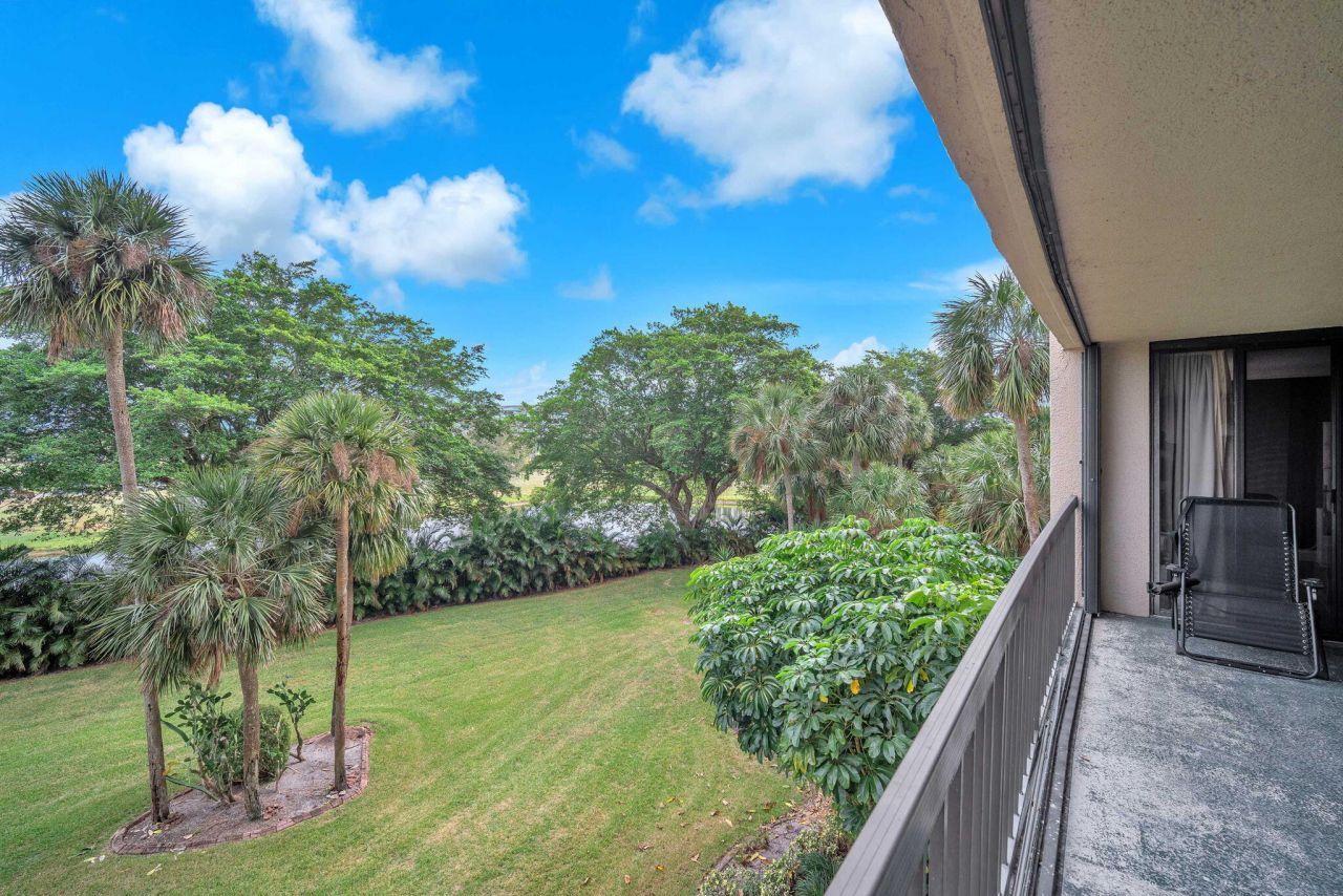 2480 Presidential Way, Unit 303, West Palm Beach, FL 33401 Photo