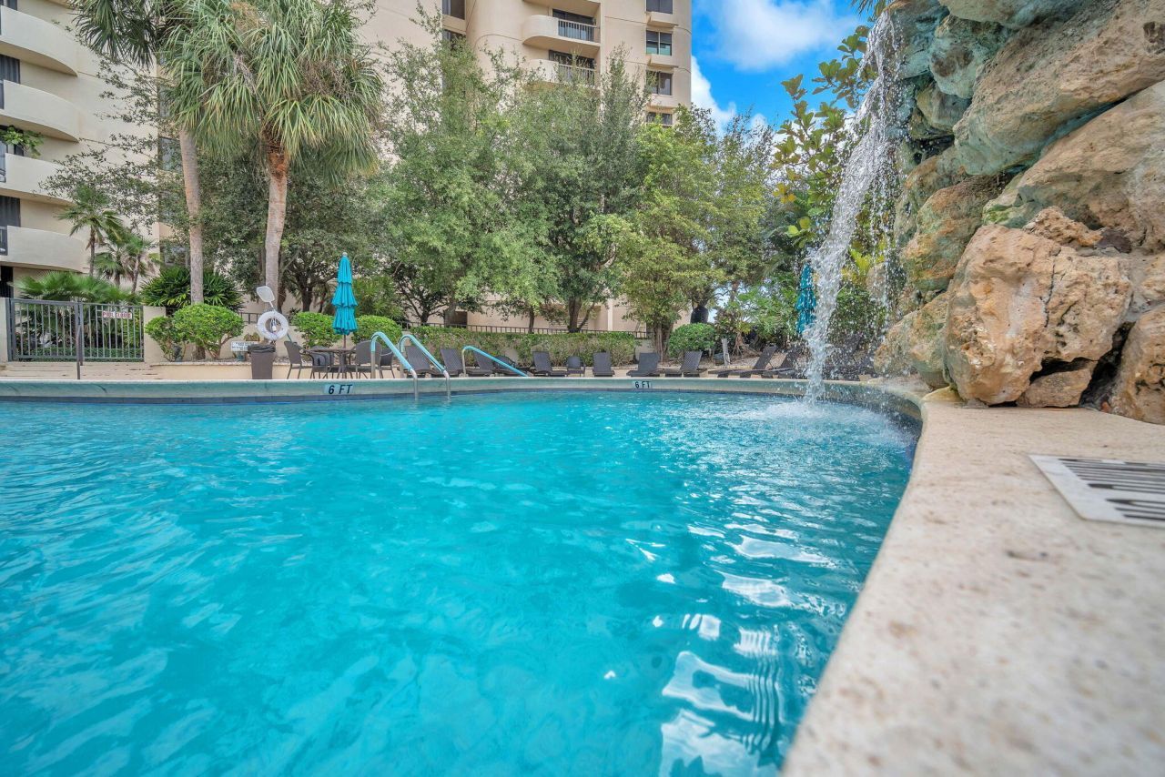 2480 Presidential Way, Unit 303, West Palm Beach, FL 33401 Photo