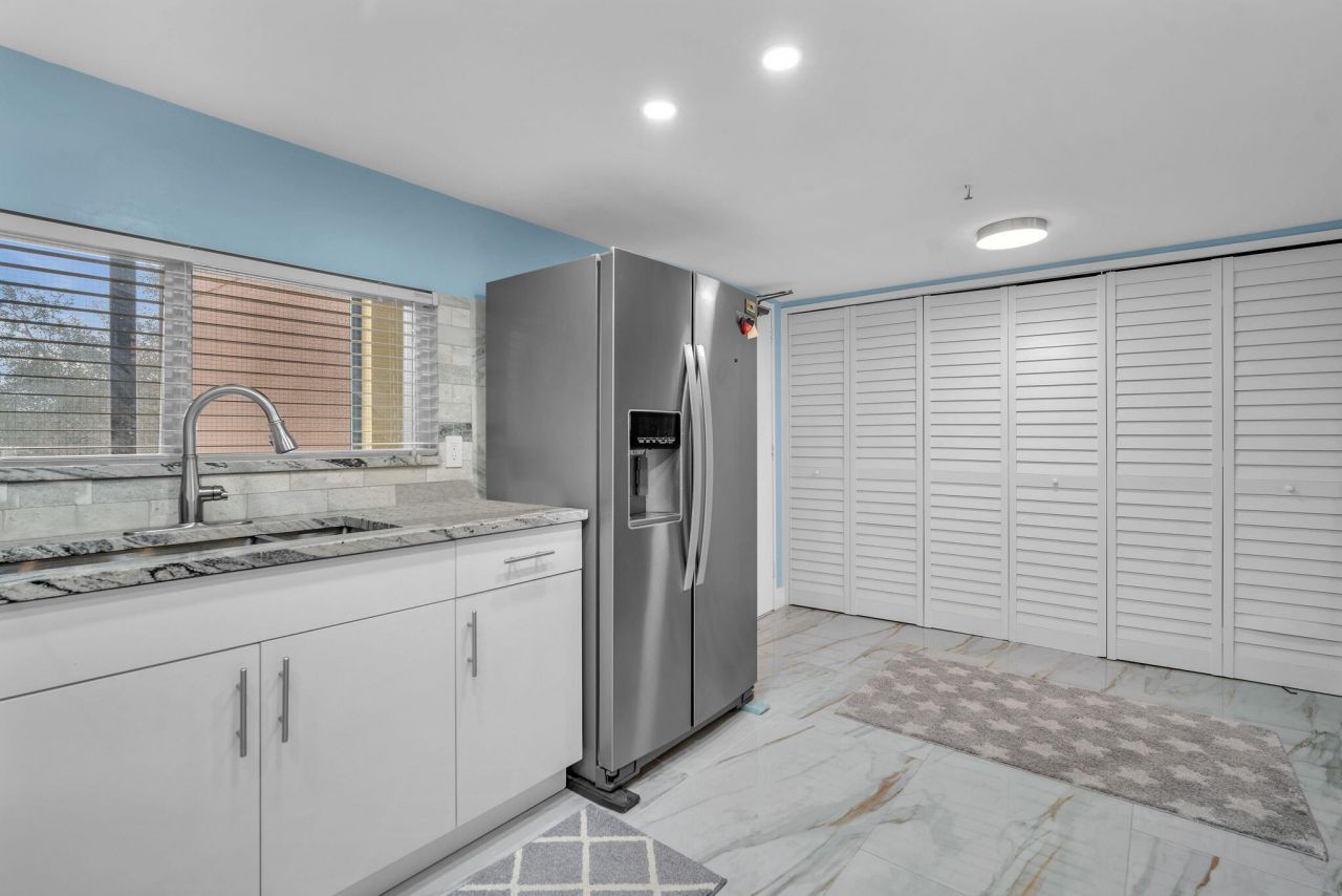 2480 Presidential Way, Unit 303, West Palm Beach, FL 33401 Photo