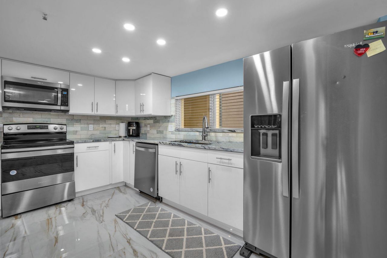 2480 Presidential Way, Unit 303, West Palm Beach, FL 33401 Photo