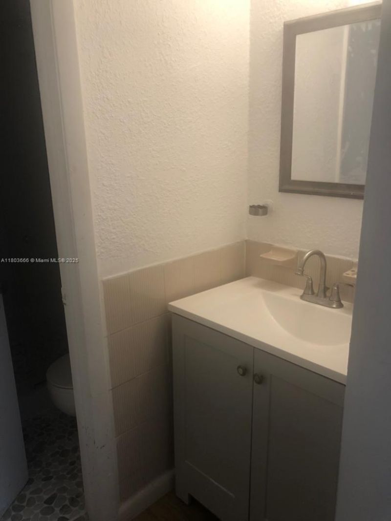250 180th Dr, Unit 108, Sunny Isles Beach, FL 33160 Photo
