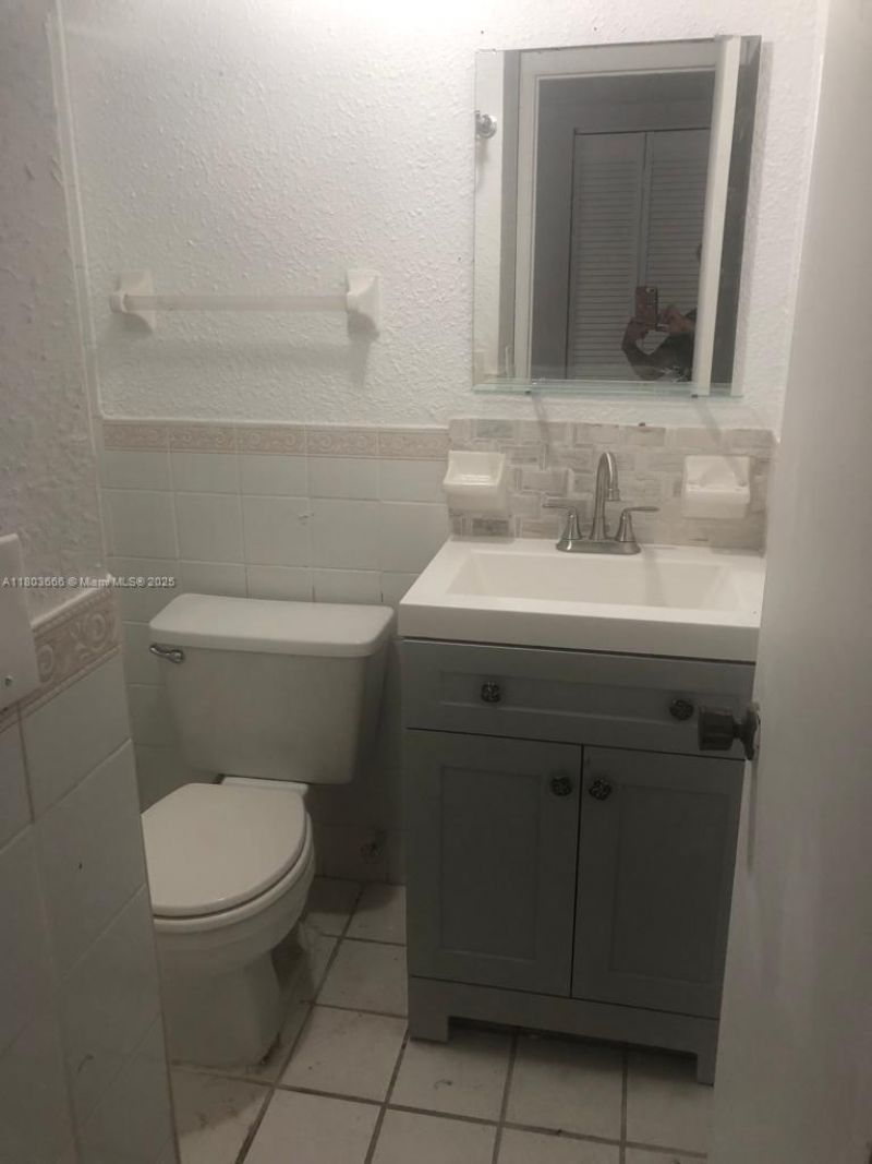 250 180th Dr, Unit 108, Sunny Isles Beach, FL 33160 Photo