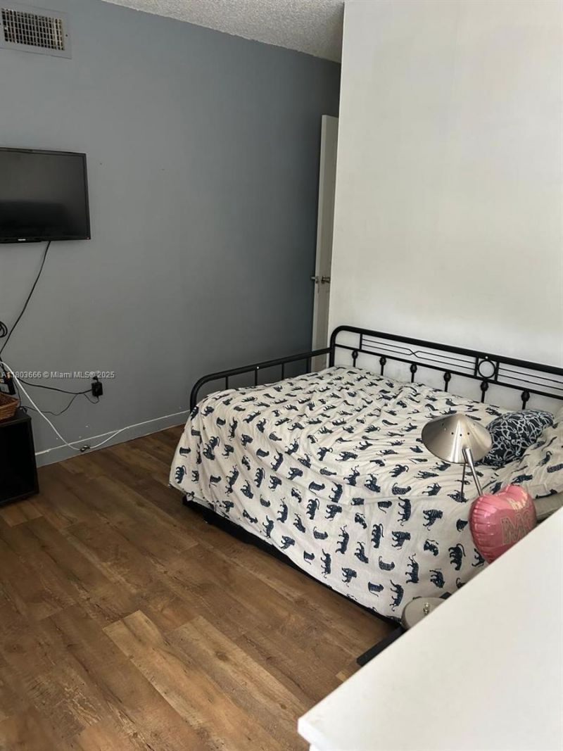 250 180th Dr, Unit 108, Sunny Isles Beach, FL 33160 Photo