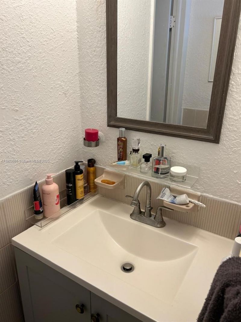 250 180th Dr, Unit 108, Sunny Isles Beach, FL 33160 Photo