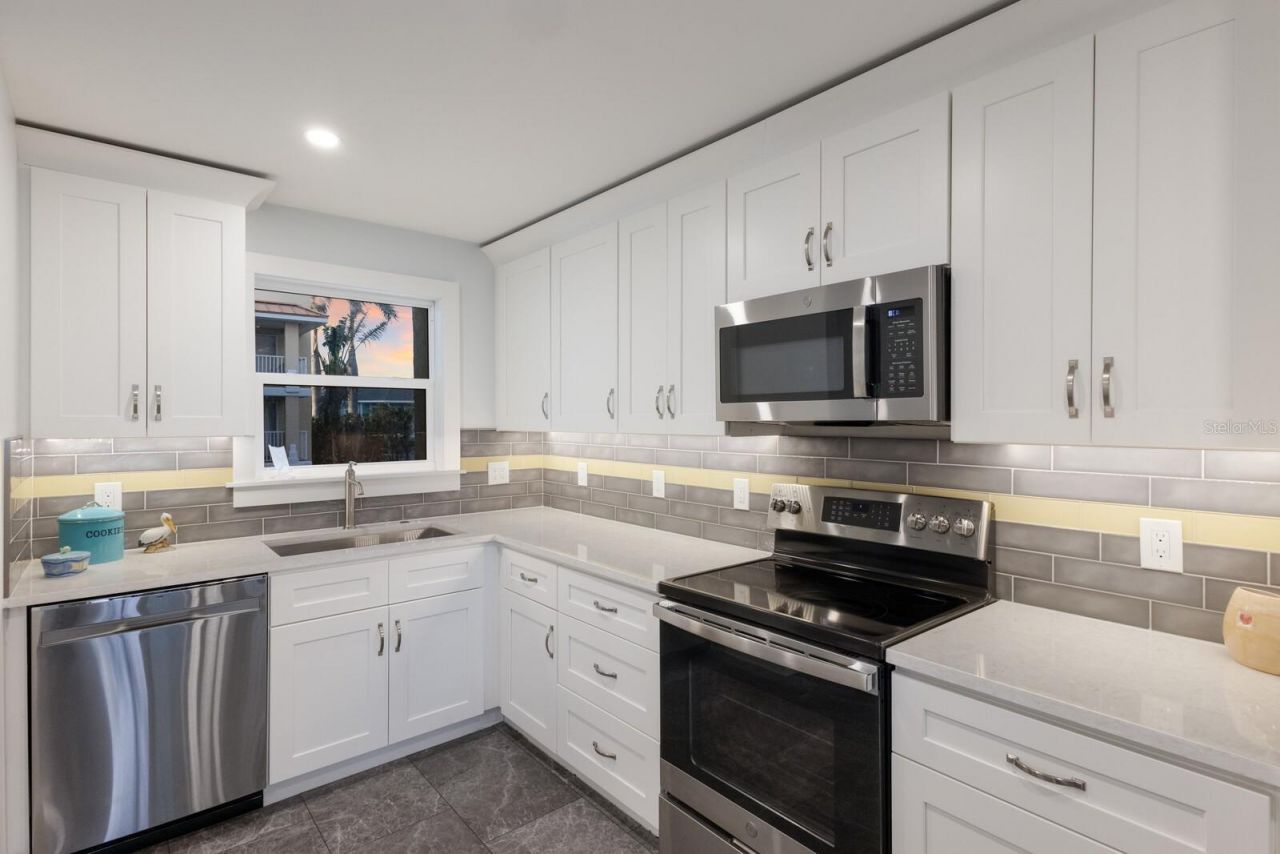 4200 Gulf Dr, Unit 104, Holmes Beach, FL 34217 Photo