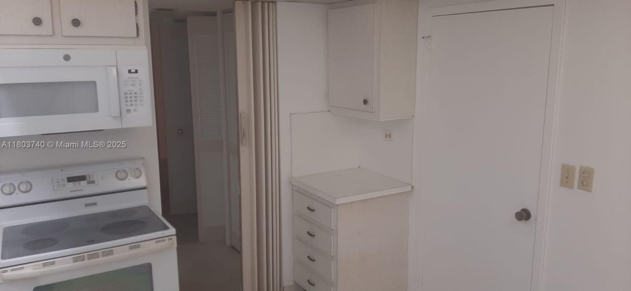 251 174th St, Unit 1711, Sunny Isles Beach, FL 33160 Photo