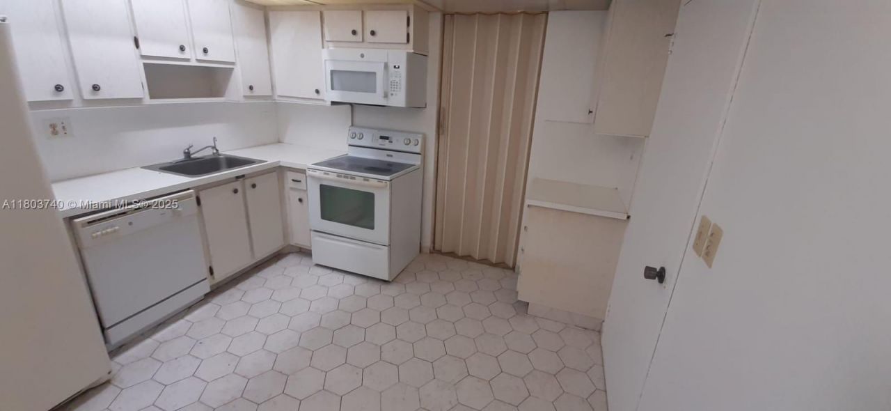 251 174th St, Unit 1711, Sunny Isles Beach, FL 33160 Photo