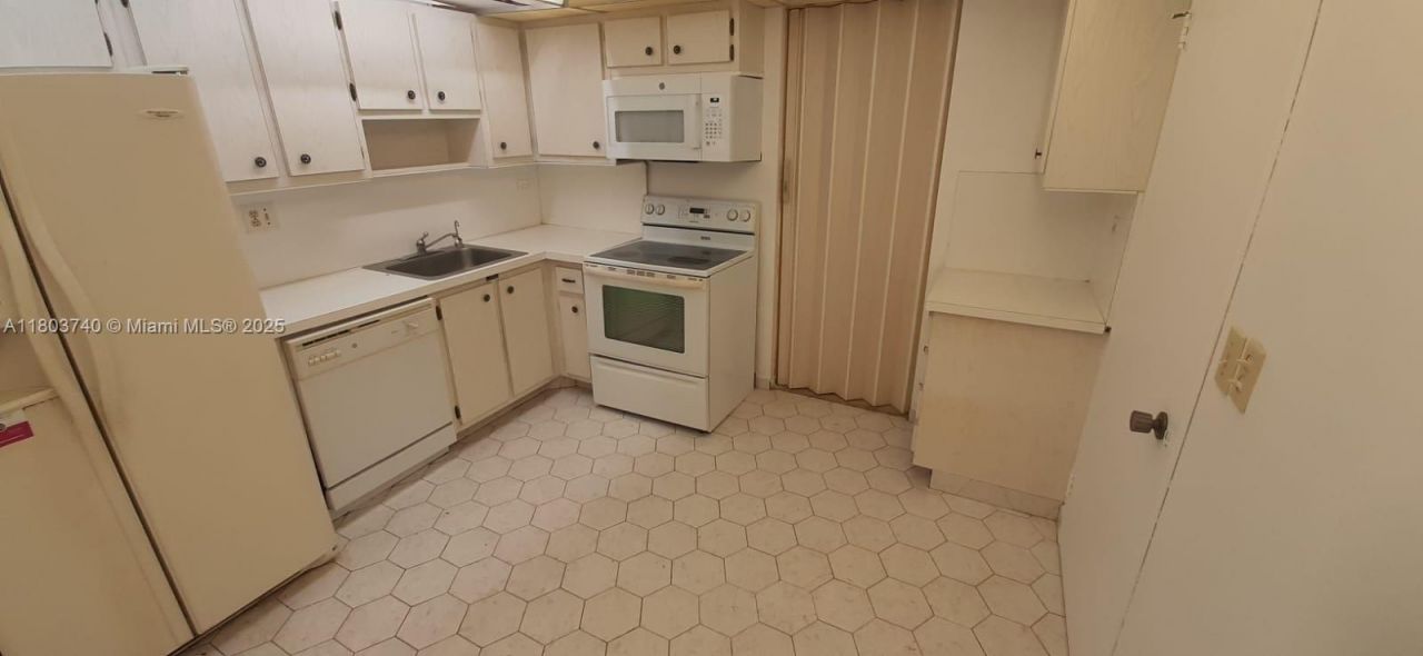 251 174th St, Unit 1711, Sunny Isles Beach, FL 33160 Photo