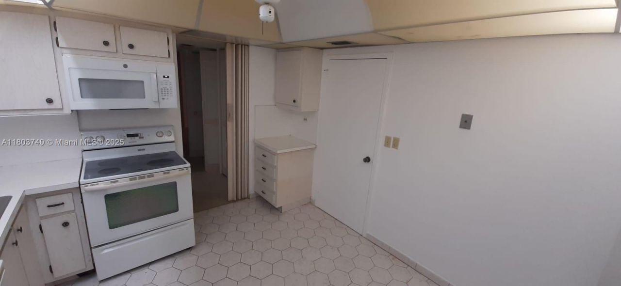 251 174th St, Unit 1711, Sunny Isles Beach, FL 33160 Photo