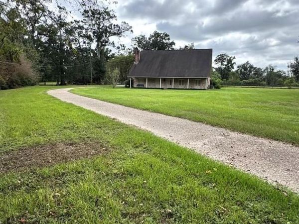 1055 Bayou Paul Ln, St Gabriel, LA 70776