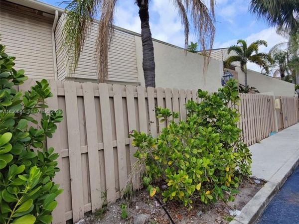 616 Executive Center Dr, Unit 107, West Palm Beach, FL 33401