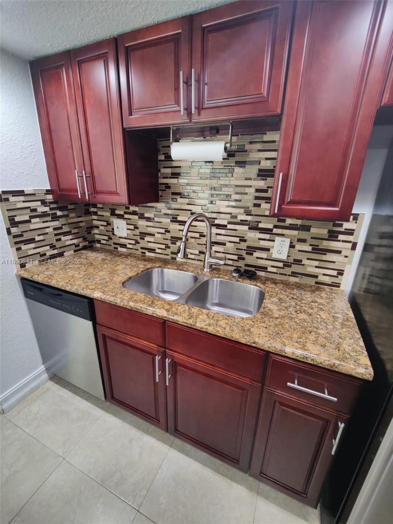 616 Executive Center Dr, Unit 107, West Palm Beach, FL 33401 Photo