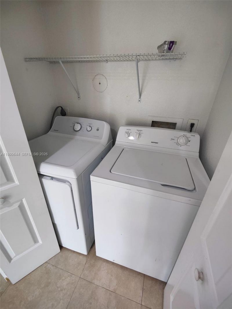 616 Executive Center Dr, Unit 107, West Palm Beach, FL 33401 Photo