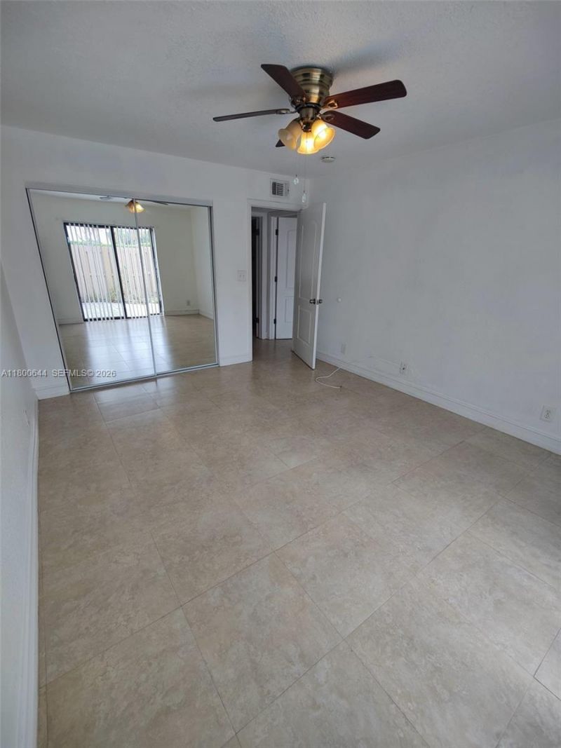 616 Executive Center Dr, Unit 107, West Palm Beach, FL 33401 Photo