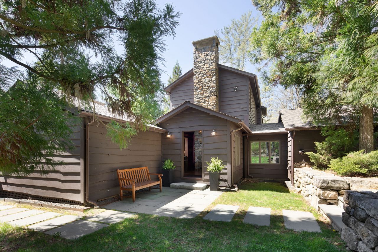 20 Kirk, Sharon, CT 06796 Main Photo