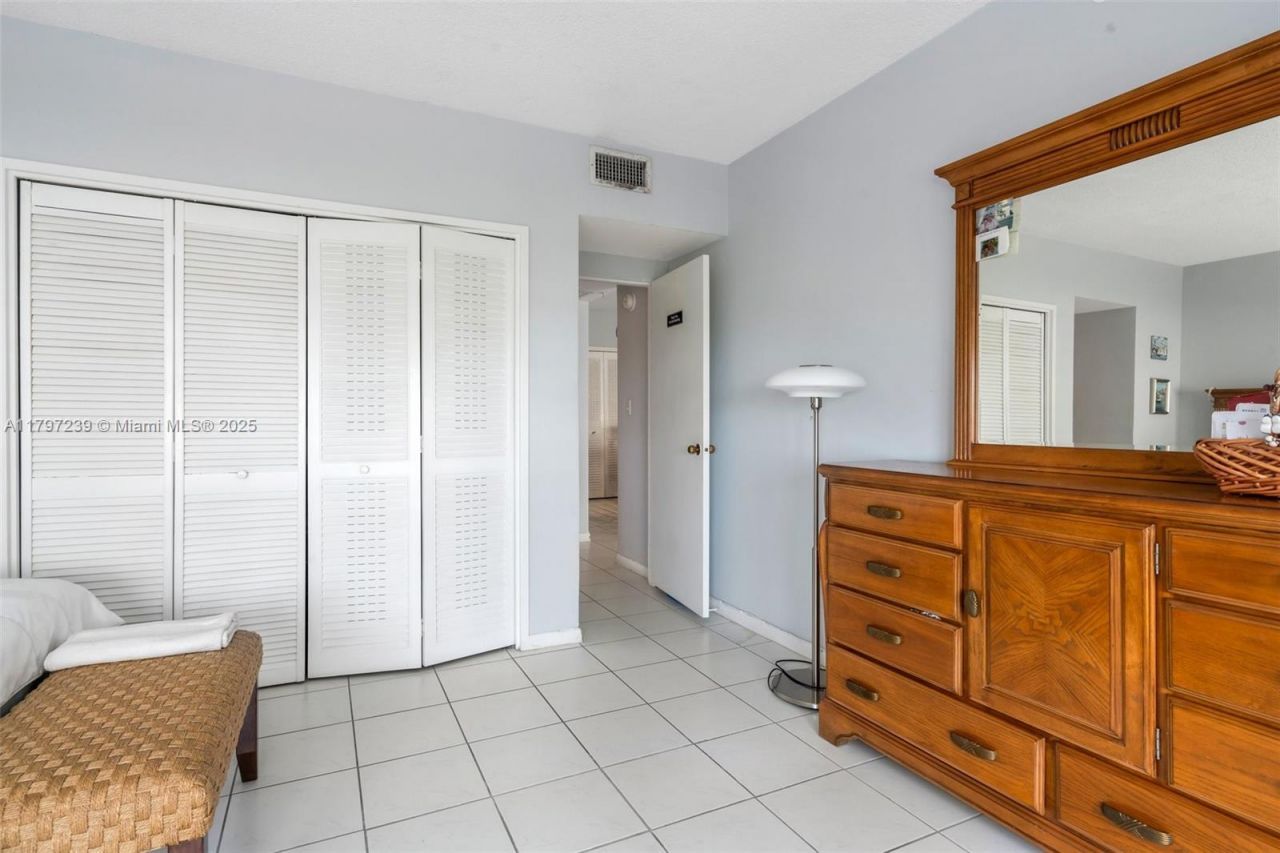 5601 Collins Ave, Unit 615, Miami Beach, FL 33140 Photo