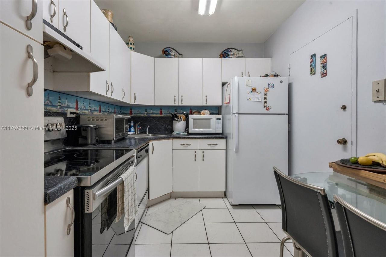 5601 Collins Ave, Unit 615, Miami Beach, FL 33140 Photo