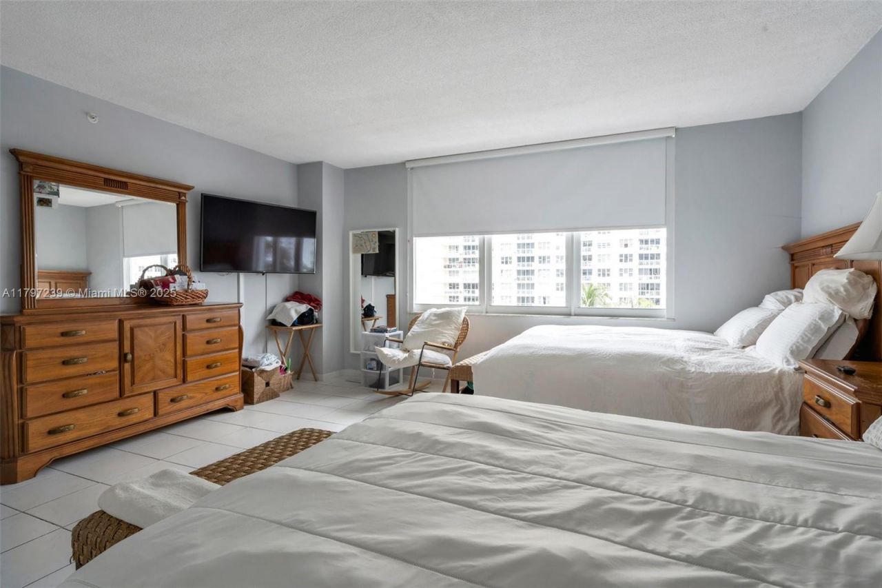 5601 Collins Ave, Unit 615, Miami Beach, FL 33140 Photo