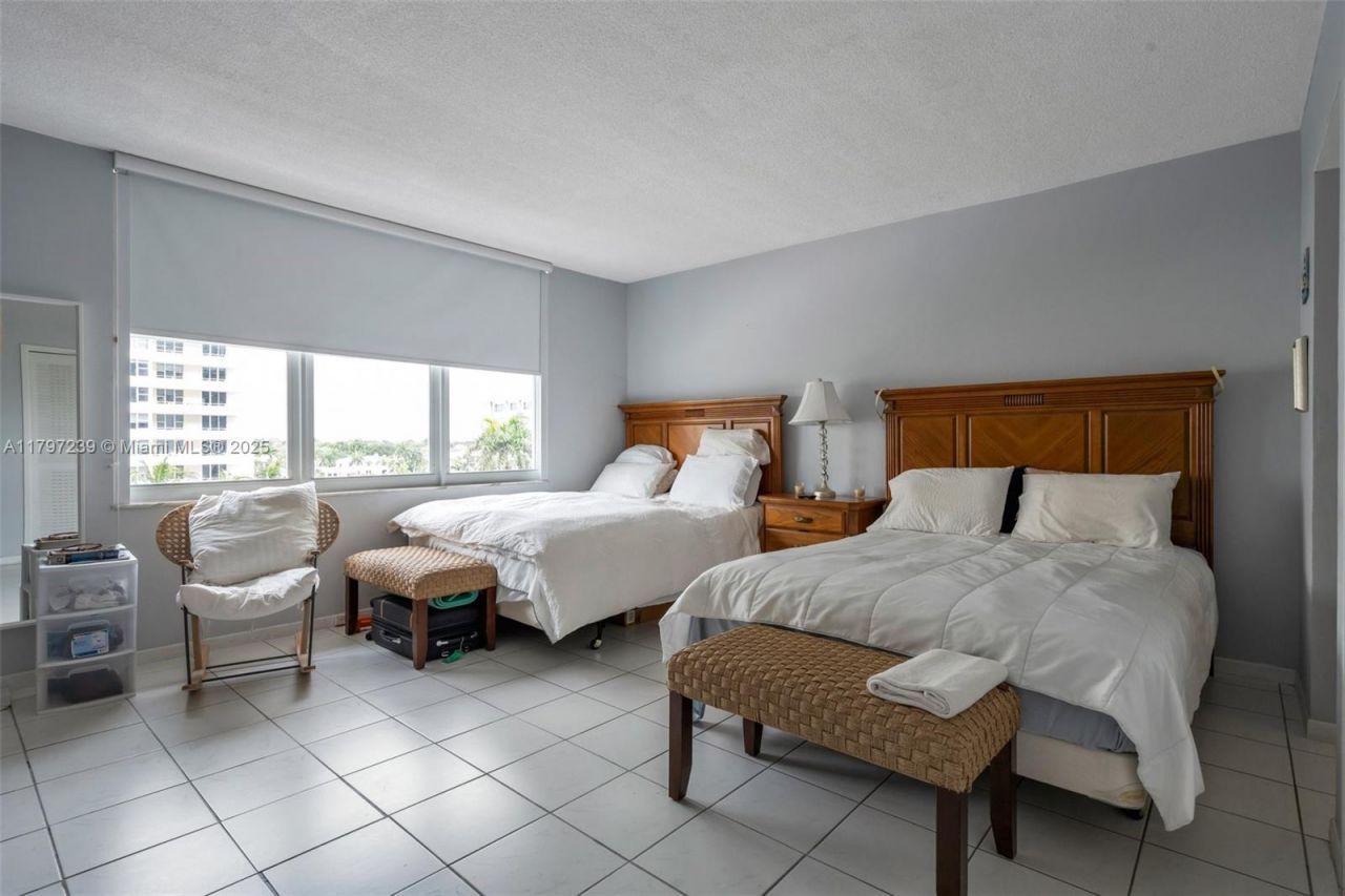 5601 Collins Ave, Unit 615, Miami Beach, FL 33140 Photo